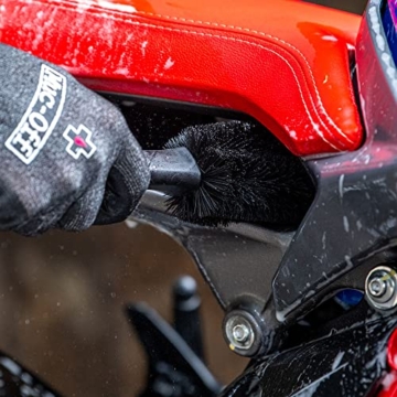 Muc-Off Basis Motorrad Pflegeset – Must-Have Motorrad Zubehör für Reinigung und Pflege – Mit Motorrad Reiniger, Motorradschutzmittel, Motorrad Werkzeug und Mehr - 5