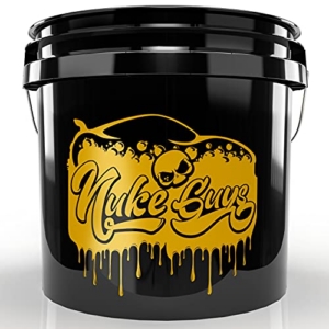 Nuke Guys Golden Bucket, Fallout - Used Look Edition - GritGuard Wascheimer 13 Liter - Autowascheimer für die schonende Autowäsche/Motorradwäsche - 1